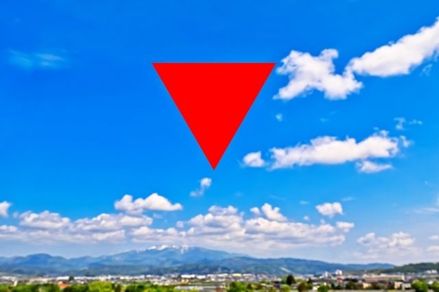 ビルの窓の赤い三角マークの役割
