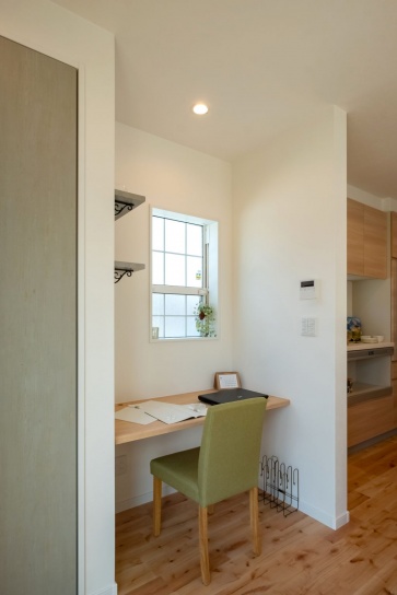 キッチン横のワークスペース