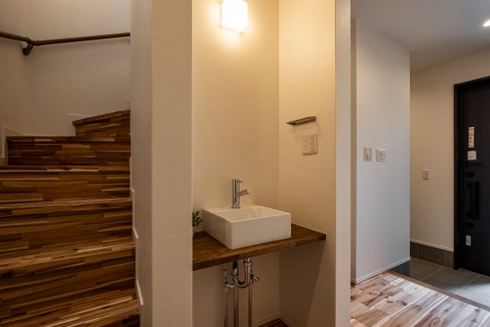 かぎ閉めて、くつ脱いで、手洗いして、ただいま。