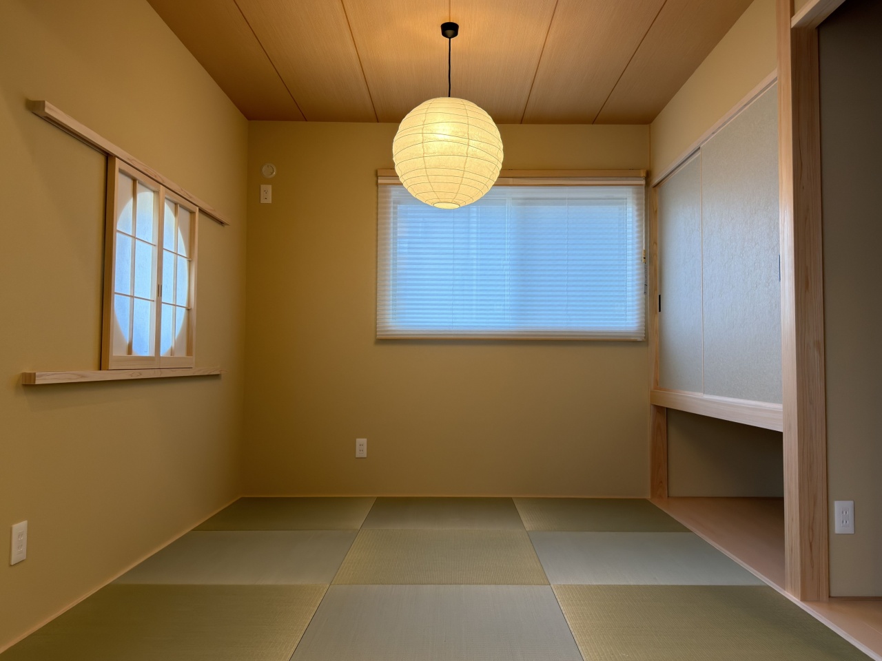丸窓のある和室