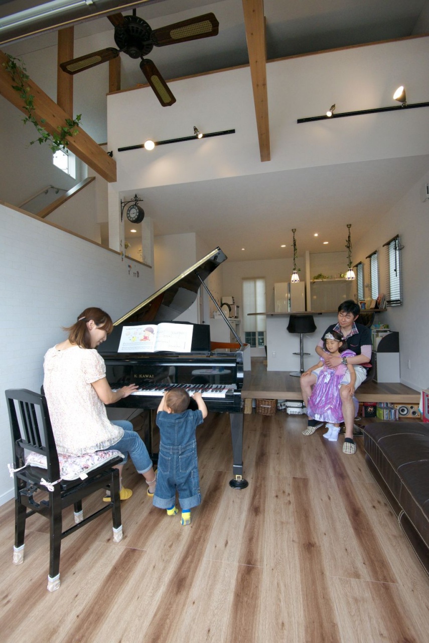 多層空間®で叶えた、グランドピアノのある2階リビングの家