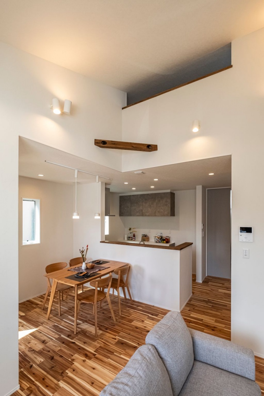 LDKの勾配天井とロフト