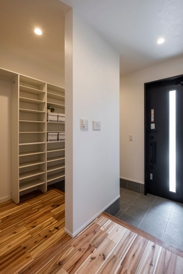 お客様用と家族用の2WAY玄関