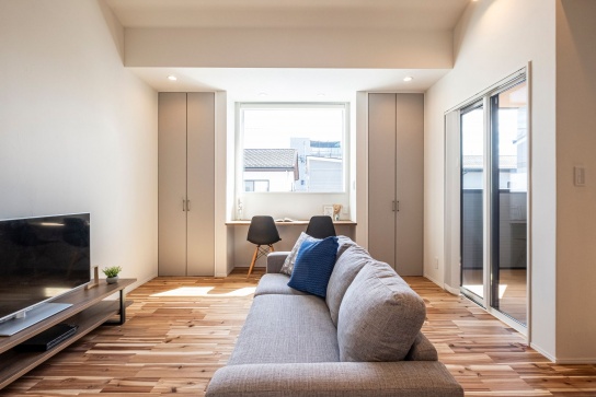 ２階リビング南側には大きな窓が