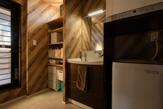 ランドリールームも兼ねた広めの洗面脱衣室