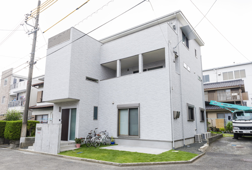 ３階建て二世帯住宅　外観