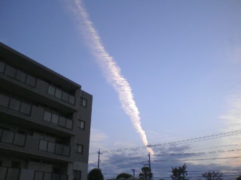 地震雲　大阪地震　飛行機雲
