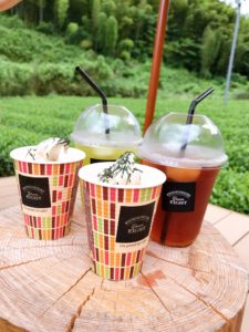Green8cafe　茶畑　テラス　和紅茶ソフト　三和建設　清水